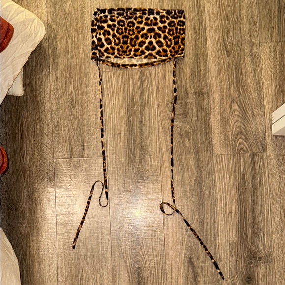 Leopard Print Crop Top w/ Body Ties - Picture 2 of 3